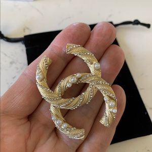 Chanel vintage classy brooch